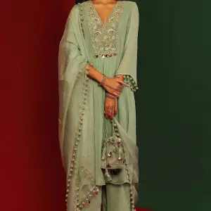 Eesha Mahajan Jade Embroidered Kurta Set for Women at Lovel