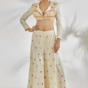 Bhumika Vaid - Women Ivory Organic Cotton Embroidery Thread Inaya Crop Jacket With Pant| Kanika's| Sangeet